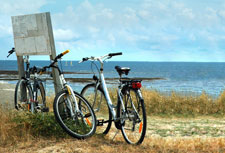 Canada-Quebec-Bike and Cruise the Montreal Waterways